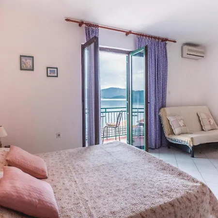 Appartamento 0 Bedroom In Komarna *